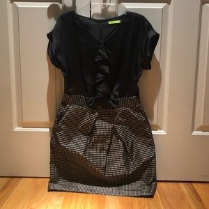 black short sleeve with gray detail dress